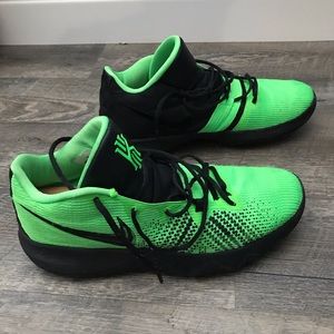 Kyrie Flytraps Nike basketball shoes